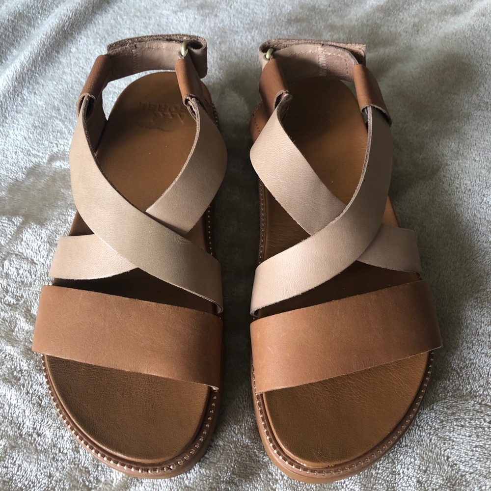 Sorel Roaming Criss Cross Sandal leather walking